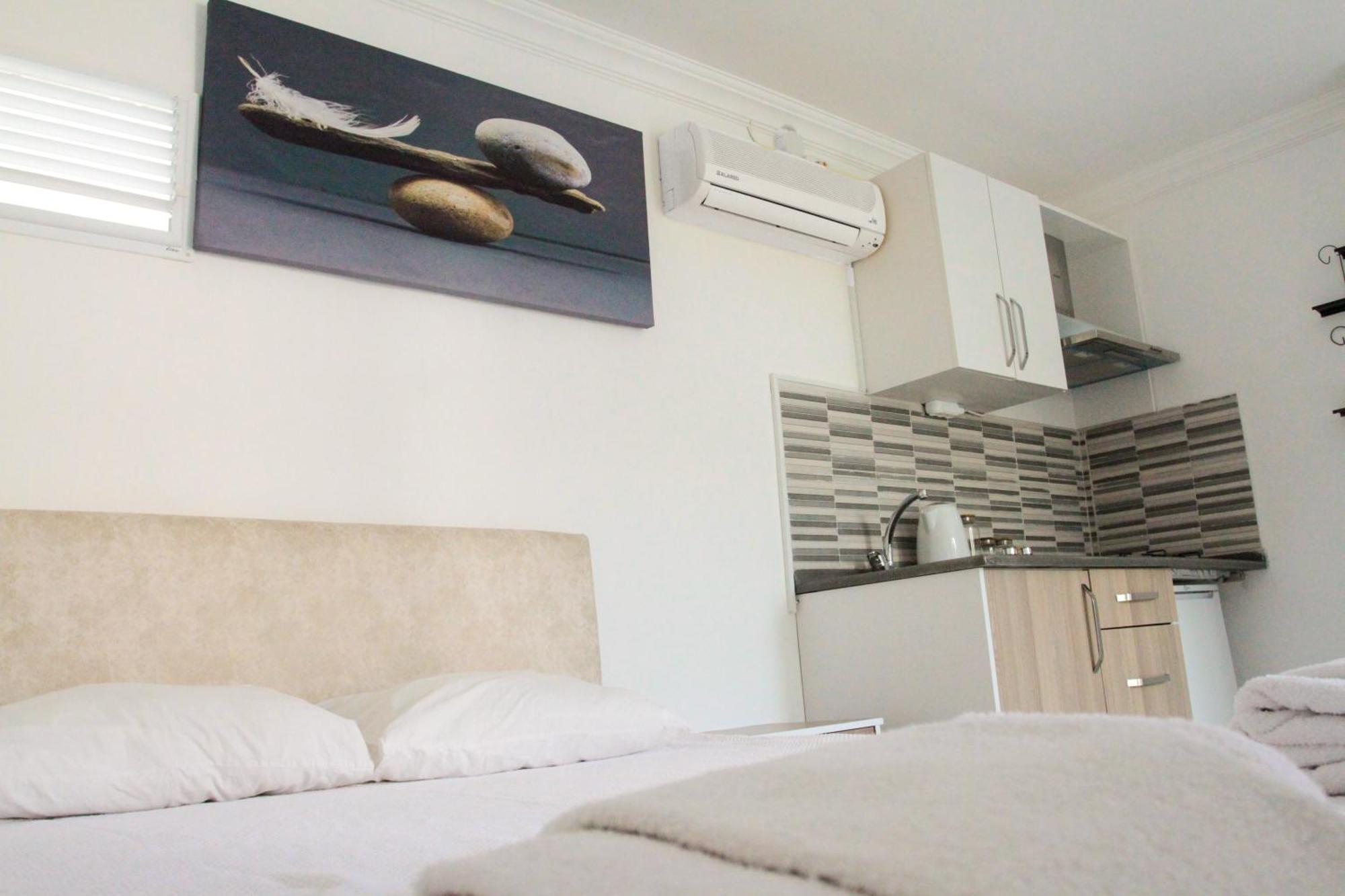 Hillside Apart Hotel Екстер'єр фото