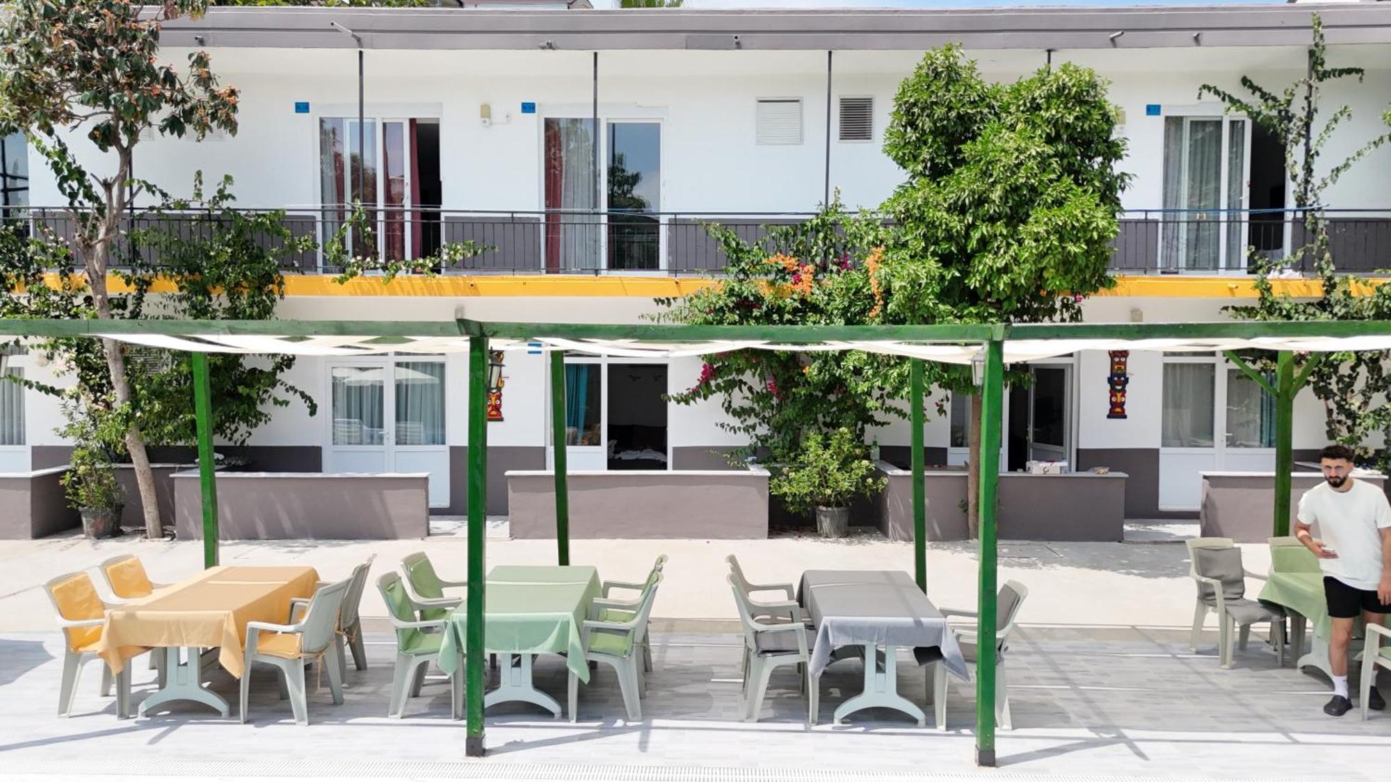 Hillside Apart Hotel Екстер'єр фото